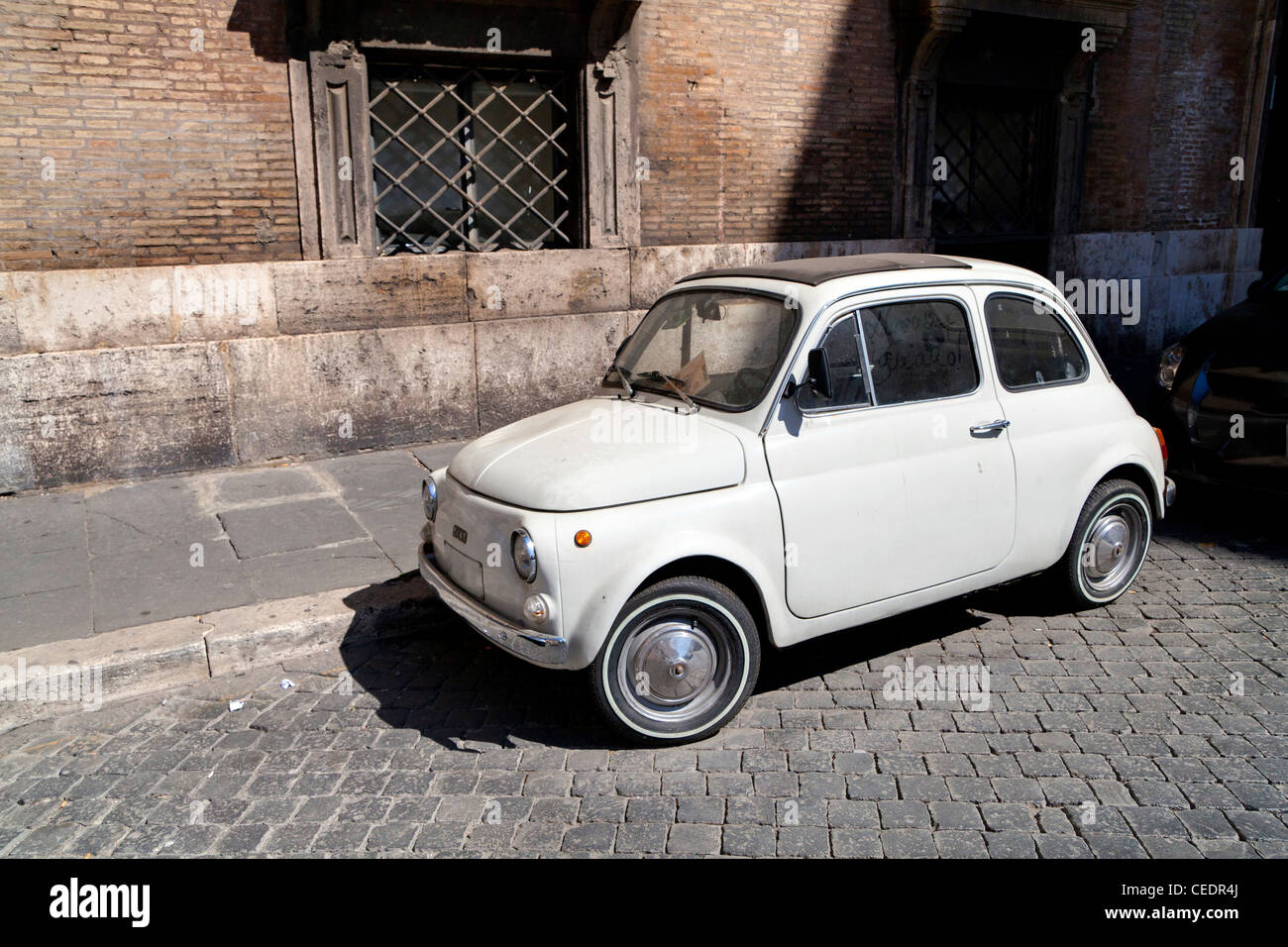 Une Fiat 500 vintage blanc Banque D'Images