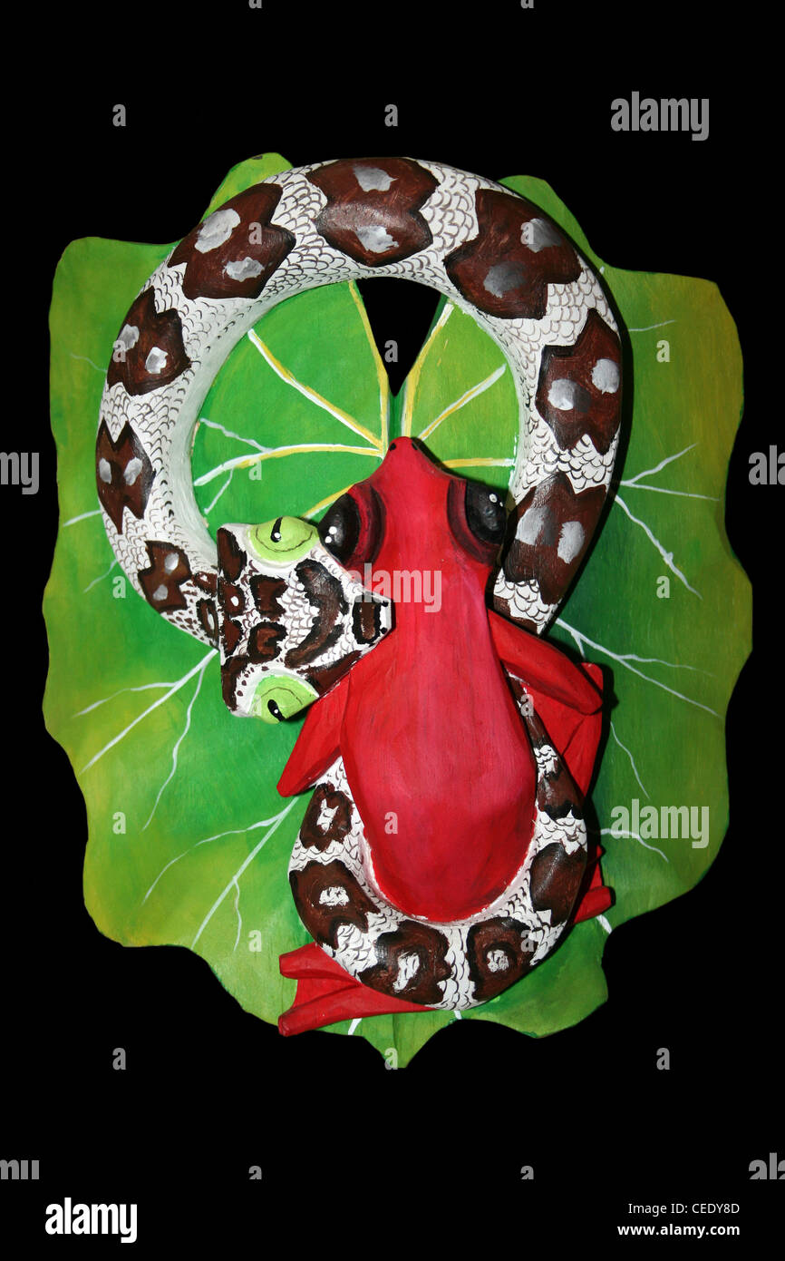 Le Costa Rica avec la plaque indienne Boruca Manger Serpent Grenouille rouge Banque D'Images