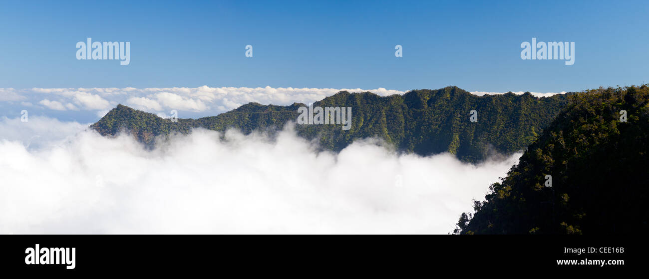 Panorama de la formation des nuages sur la vallée Kalalau à Kauai Côte de Na Pali Banque D'Images