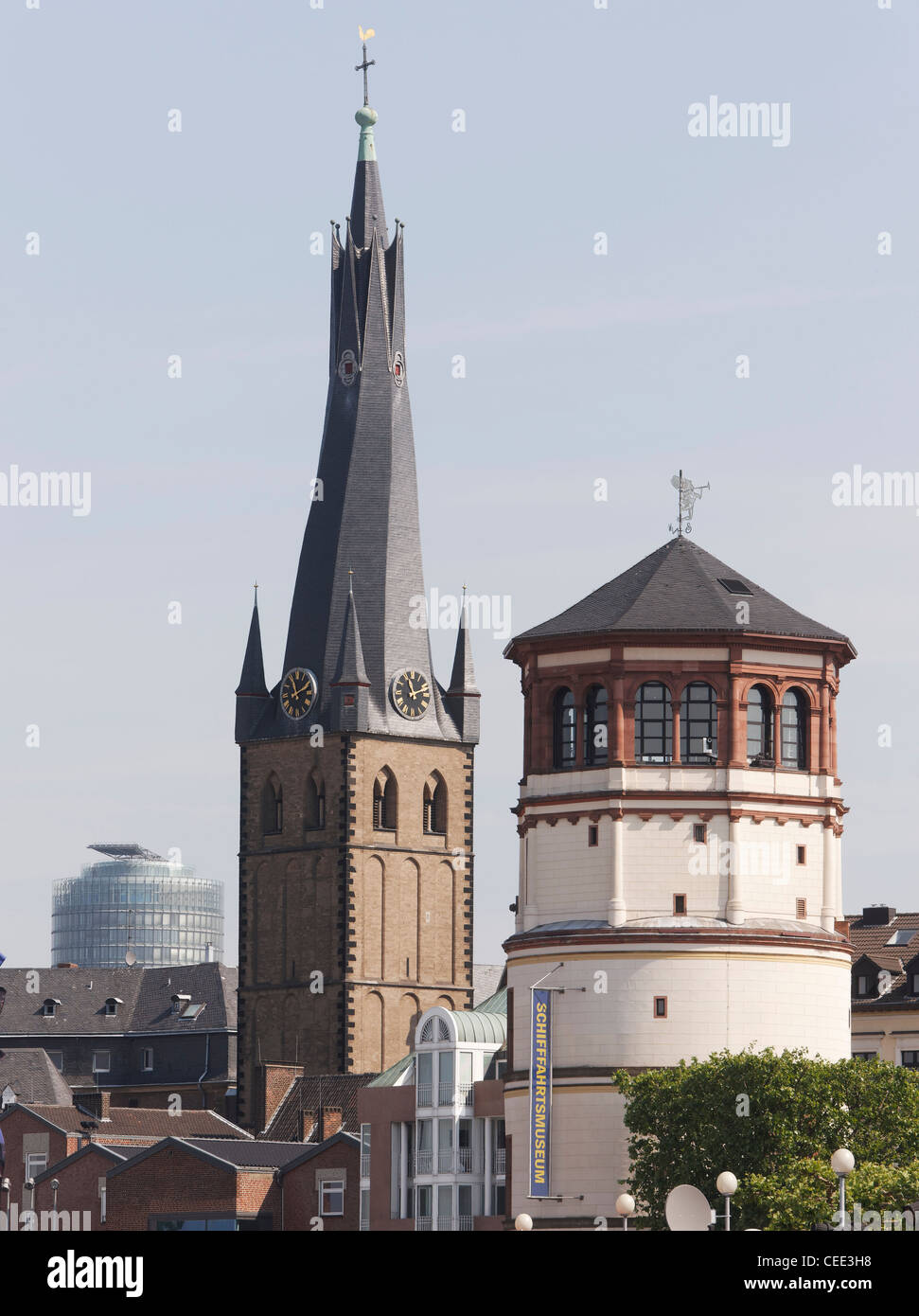 Düsseldorf, St Lambertus und Schloßturm Banque D'Images