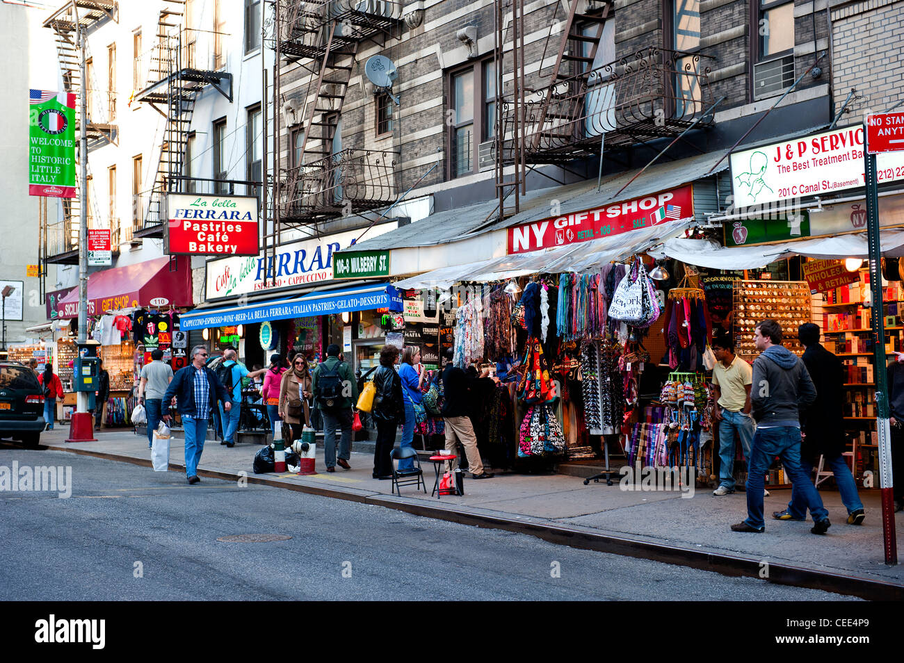 Mulberry Street, Little Italy, New York City Street scene Banque D'Images