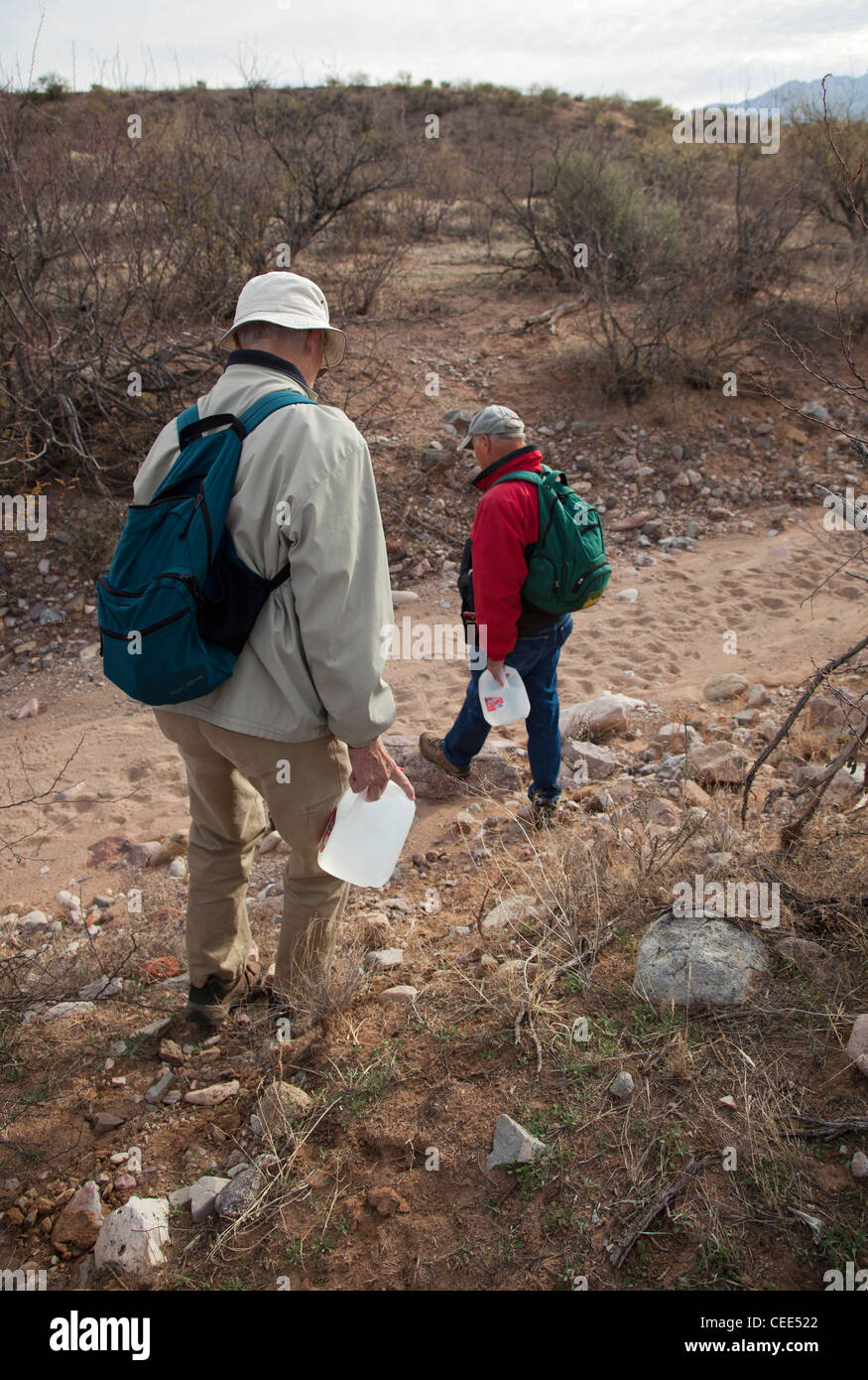 Patrouille bénévoles désert de l'Arizona afin de prévenir les décès de migrants au passage de la frontière Banque D'Images