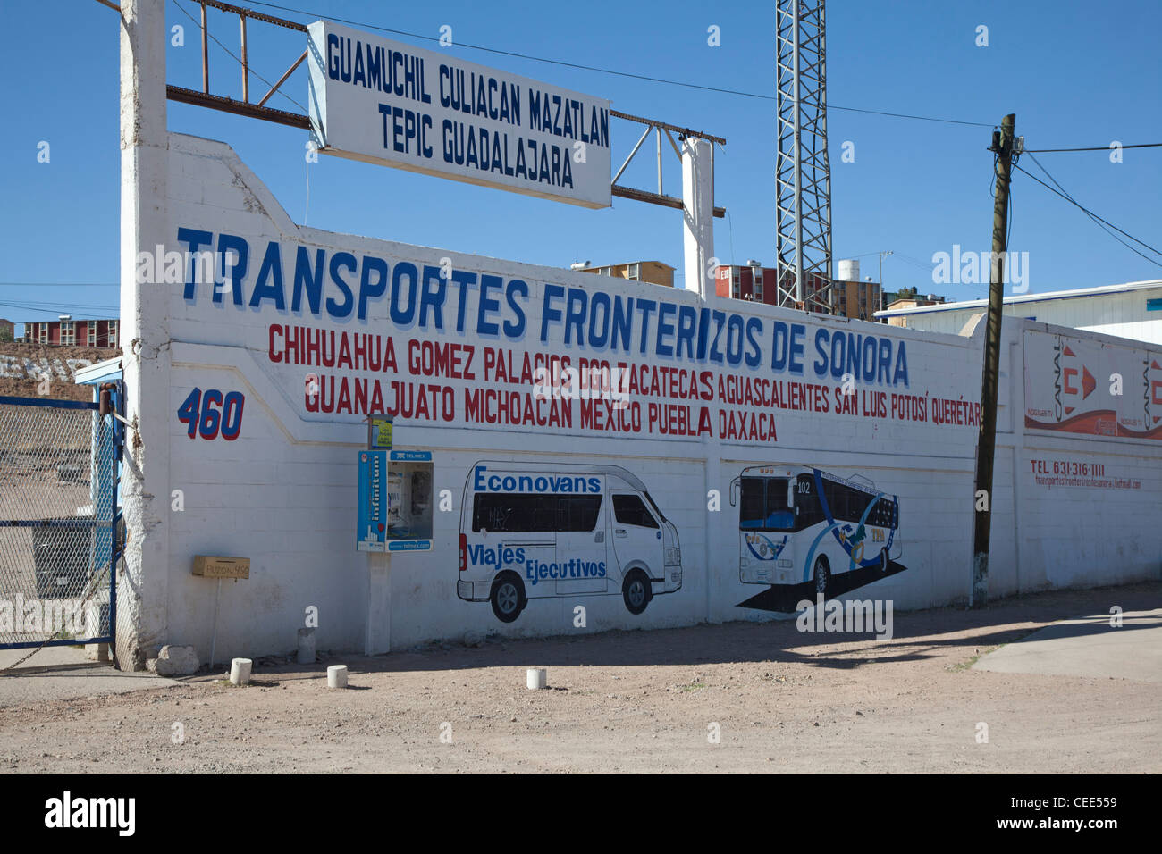 Station de bus près de la frontière américaine au service des migrants expulsés d'USA Banque D'Images