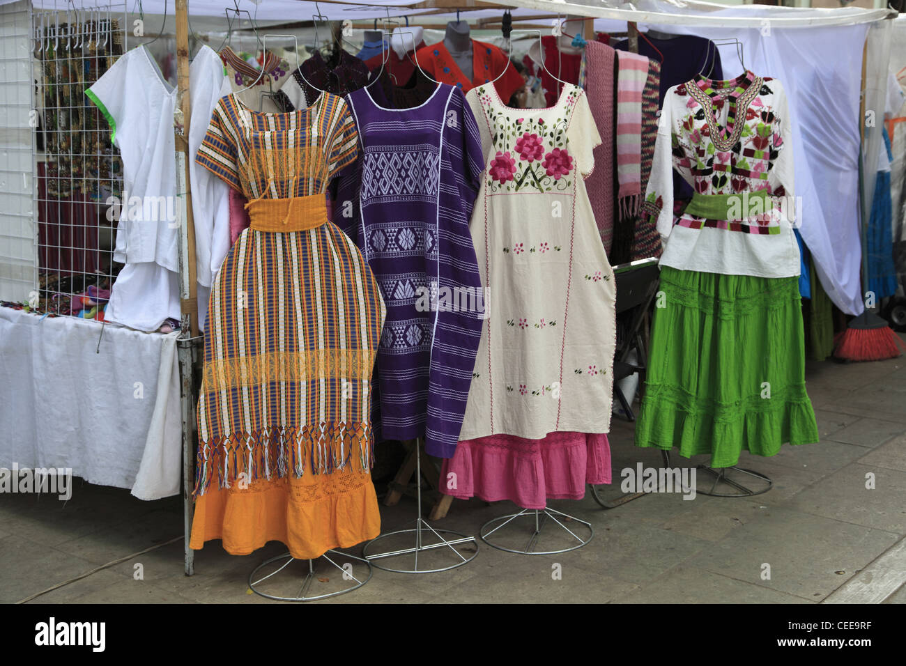 Des vêtements traditionnels, le marché, la Ville d'Oaxaca, Oaxaca, Mexique, Amérique Latine Banque D'Images