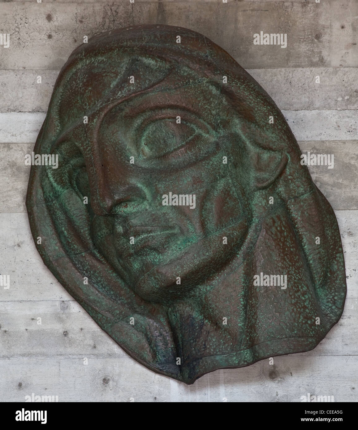 Dornach, le Goetheanum, Sitz der Allgemeinen AnthroposophiMICHAELS ANTLITZ, Bronze von Walther Kniebe 1884-1970, Erstguß 1932 Kopie Banque D'Images