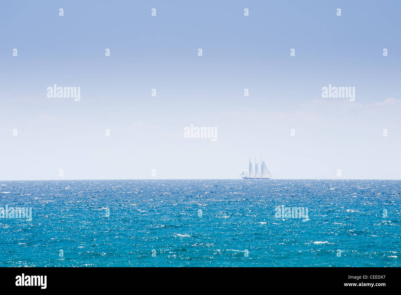 La goélette Atlantic voile dans la mer ionienne, Italie Banque D'Images