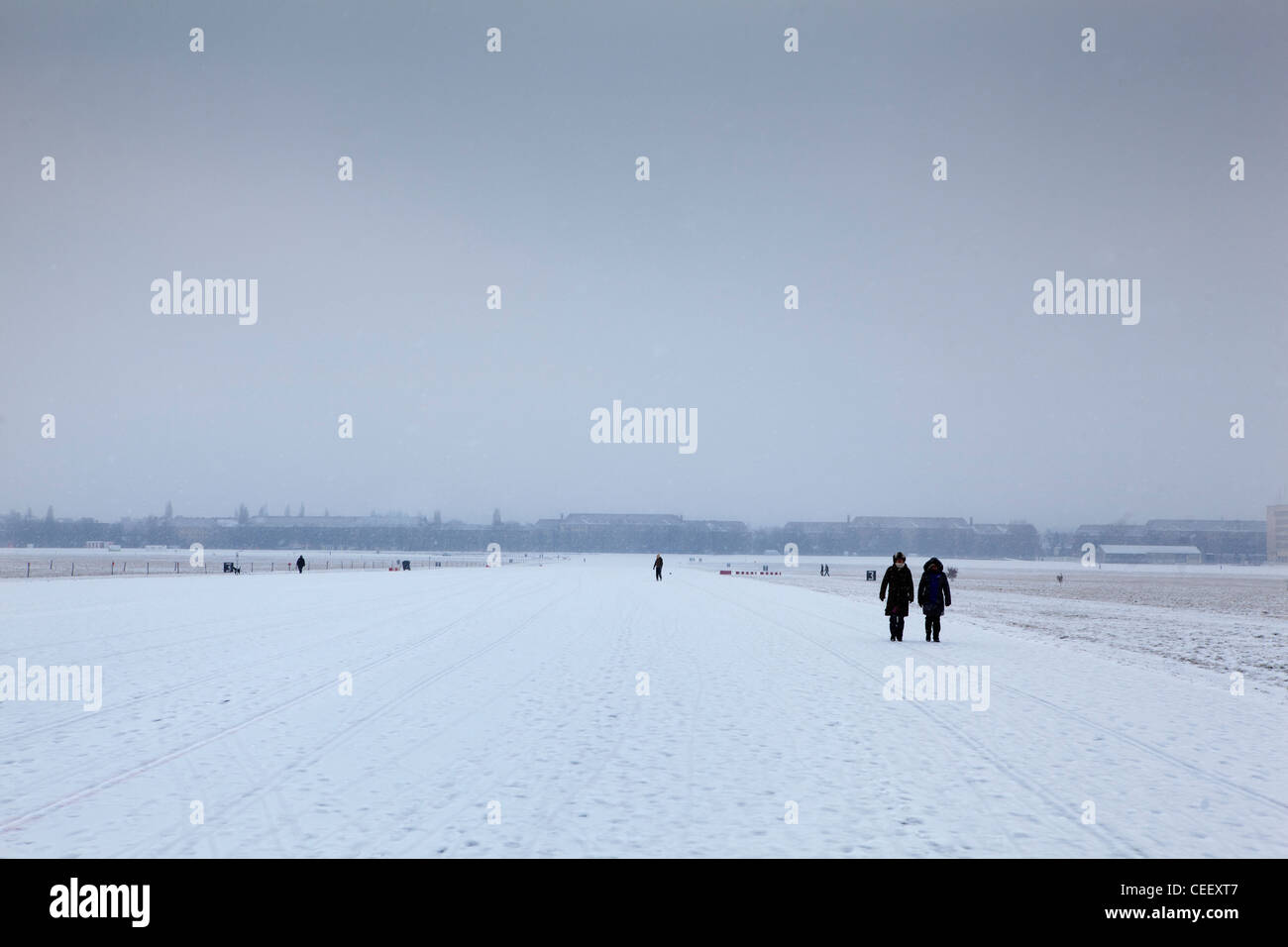 Berlin Allemagne L'hiver à l'aéroport Tempelhof qui a été transformé en parc Banque D'Images