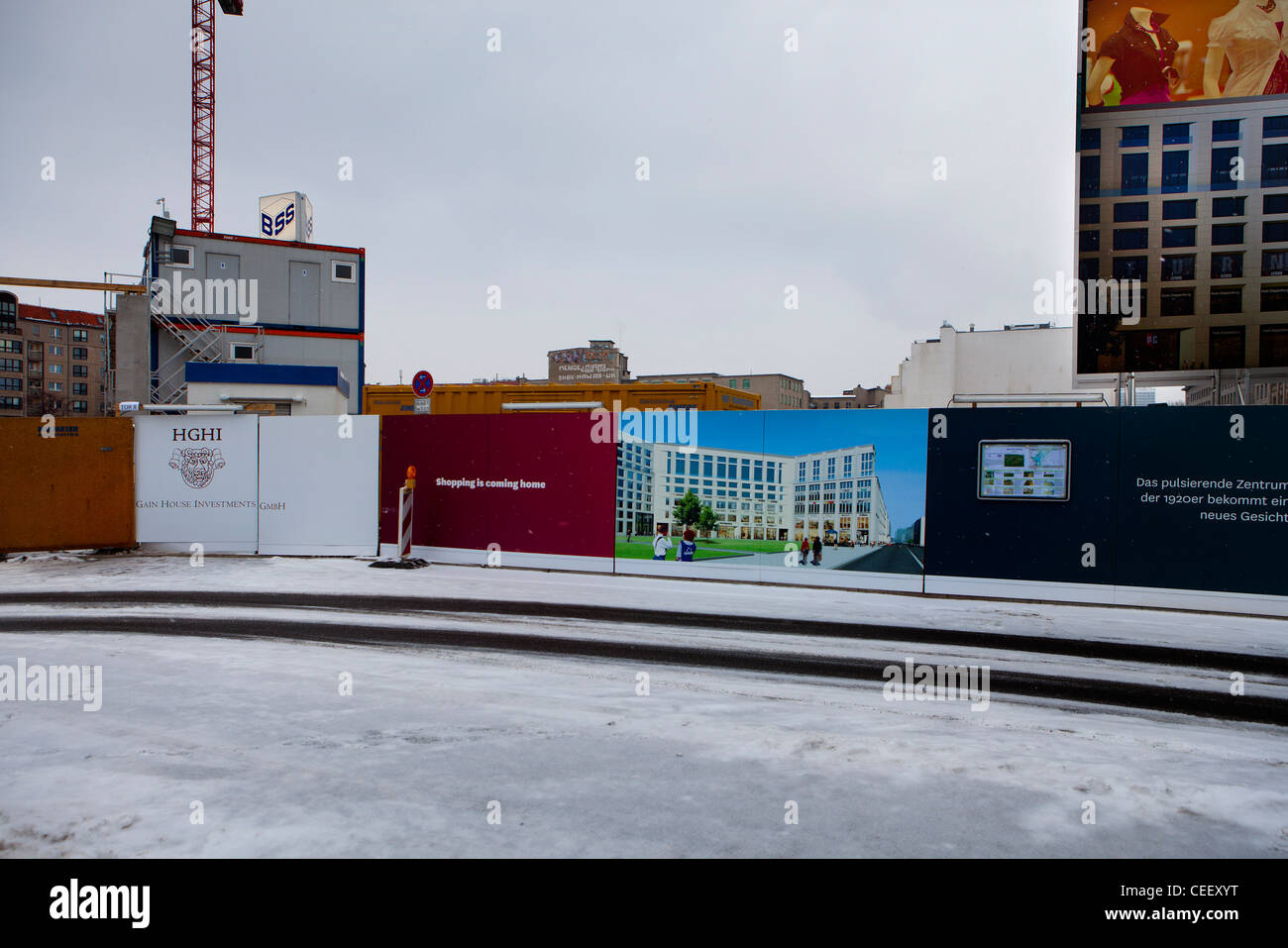 Un nouveau méga-mall en construction à Leipziger Platz no 12, près de la Potsdamer Platz. La région est le l'ancien Wall's no man's land Banque D'Images