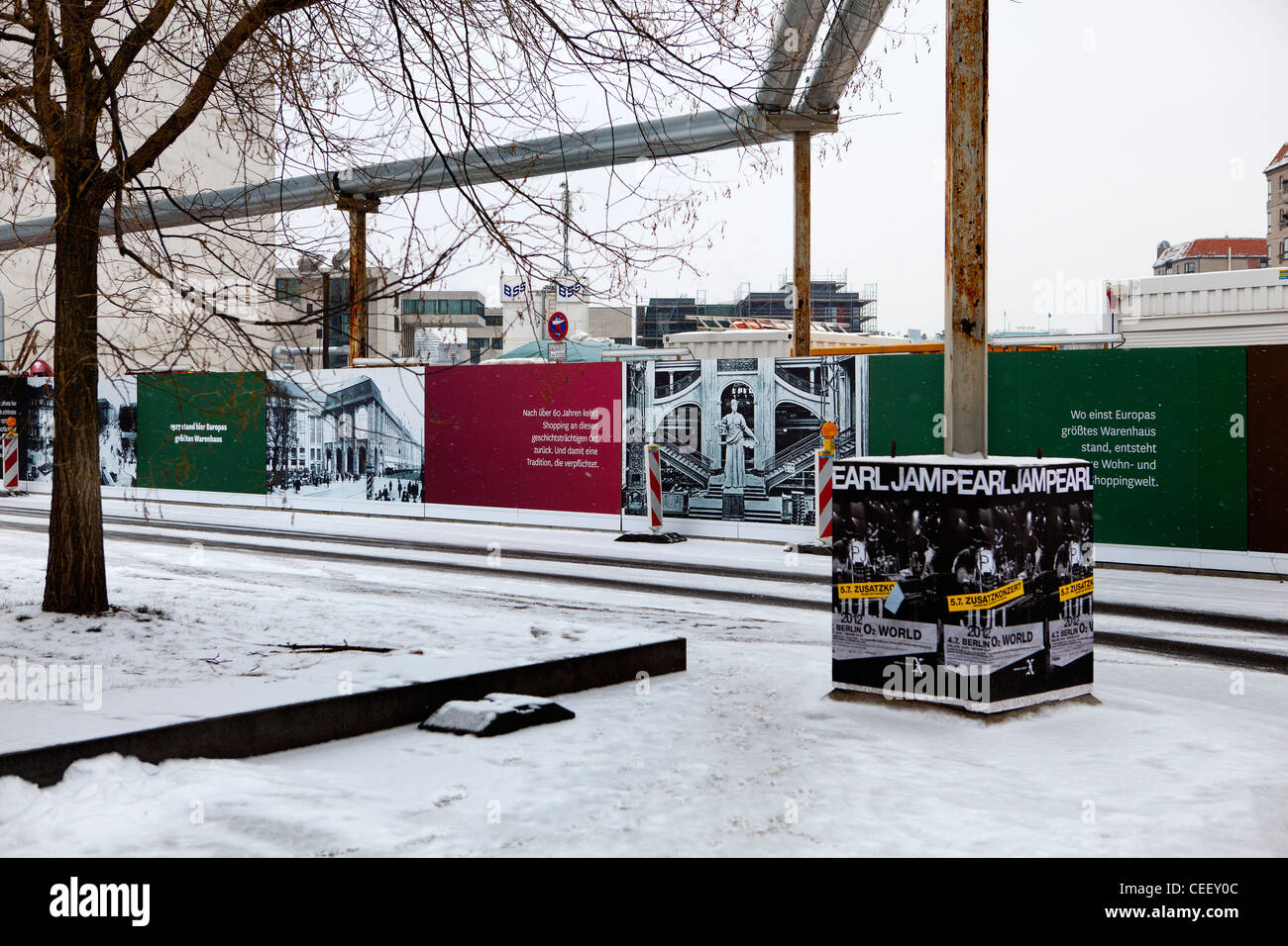 Un nouveau méga-mall en construction à Leipziger Platz no 12, près de la Potsdamer Platz. La région est le l'ancien Wall's no man's land Banque D'Images