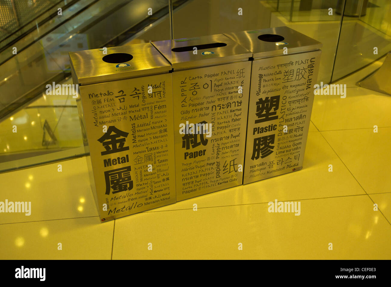dh Chine bacs de recyclage ENVIRONNEMENT HONG KONG bac à litière chine recyclage des déchets Banque D'Images