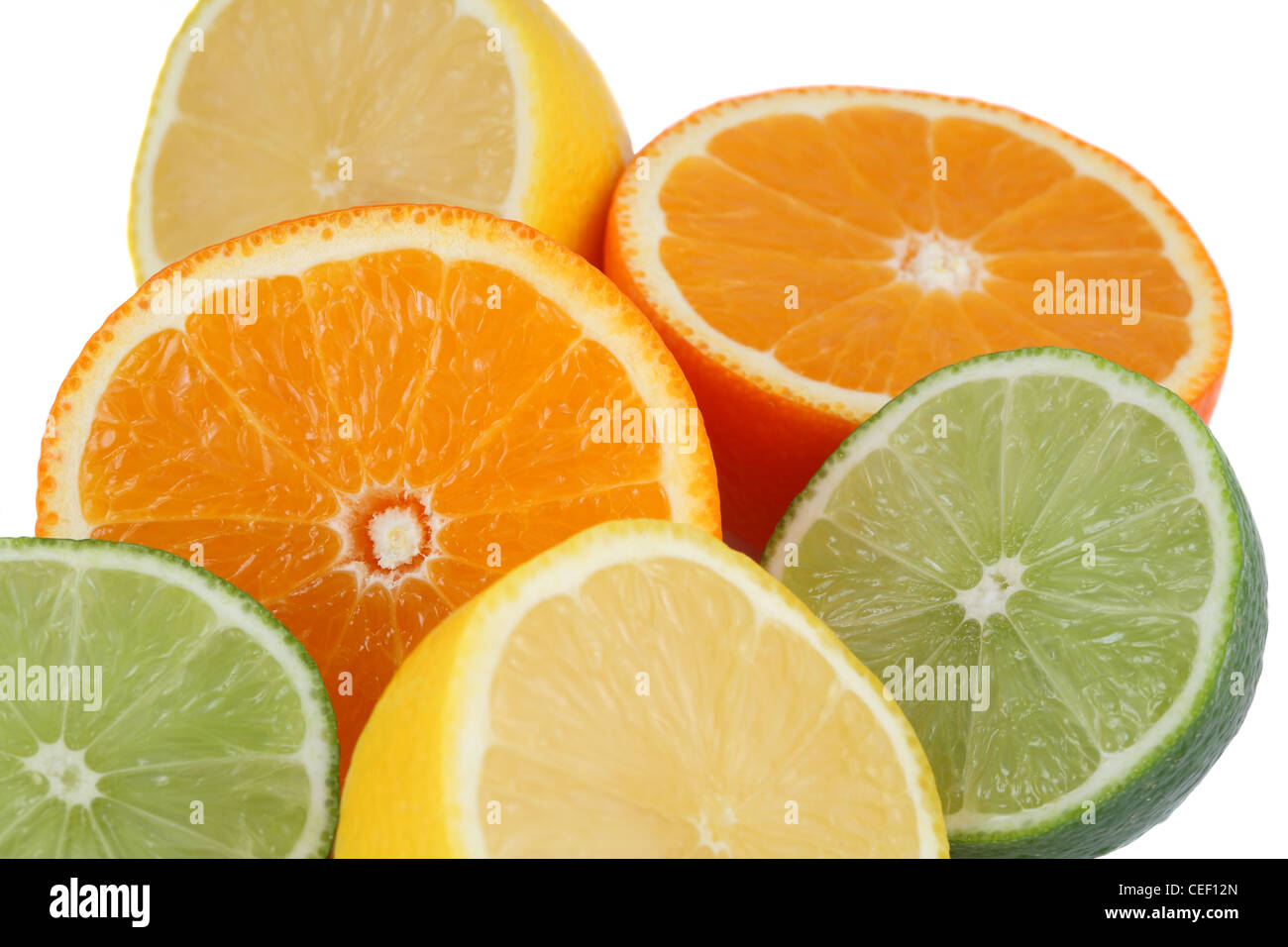 Oranges, citrons, limes, les fruits en arrière-plan on white Banque D'Images