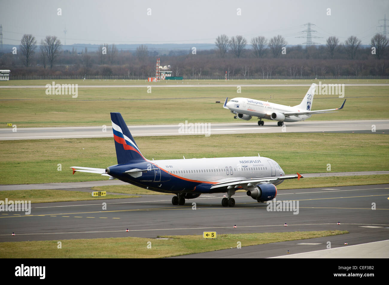 Des avions de ligne Dusseldorf ALLEMAGNE Banque D'Images