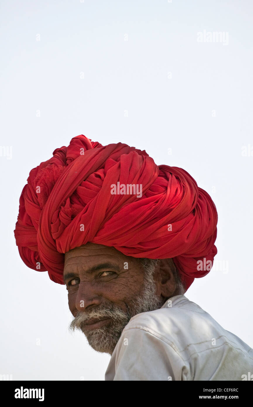 L'homme indien avec turban rouge, Rajasthan, Inde Banque D'Images