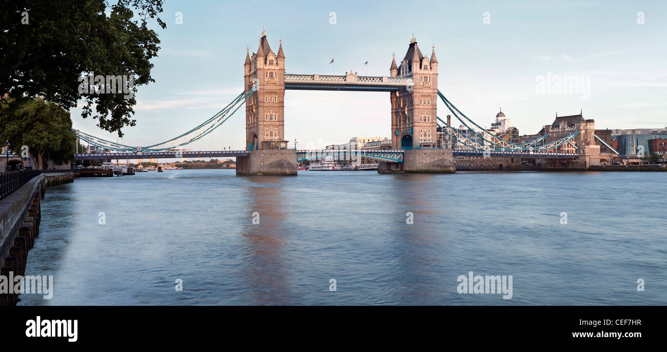 Tower Bridge sur la Tamise à Londres Banque D'Images