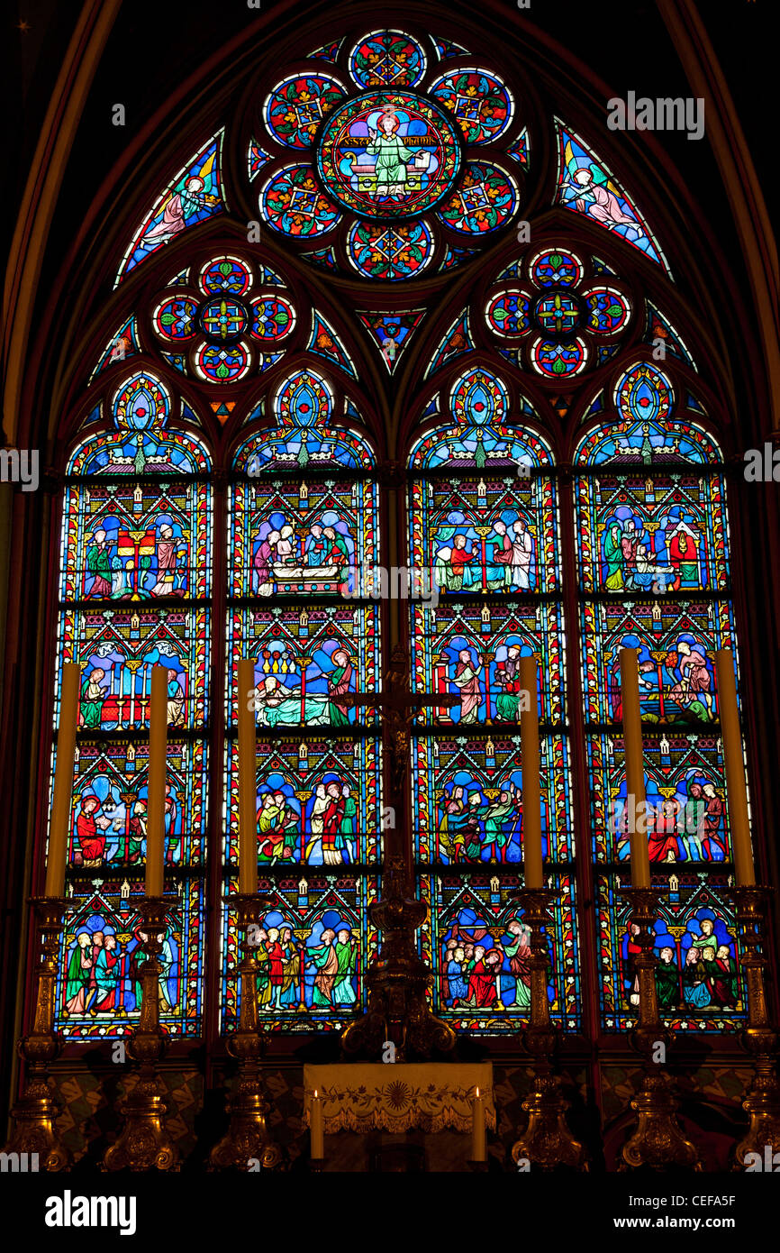 Chapelle du Saint Sacrement dans la Cathédrale Notre Dame de Paris France Banque D'Images