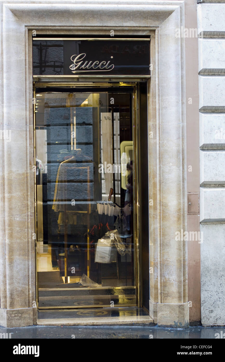 Porte en verre Gucci dans la via del Corso Rome Italie Banque D'Images