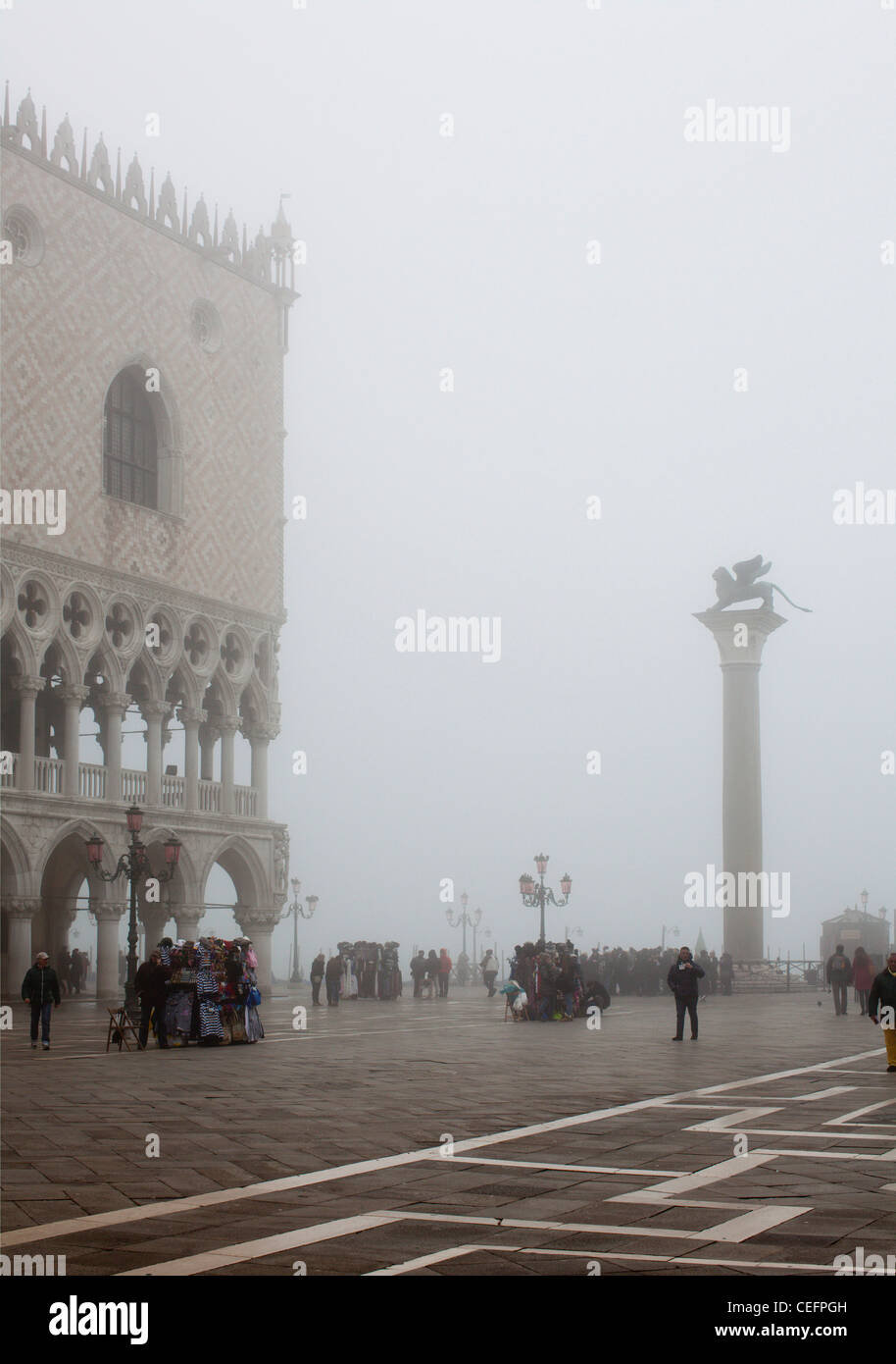La Piazzetta San Marco dans un épais brouillard. Venise, Italie. Banque D'Images