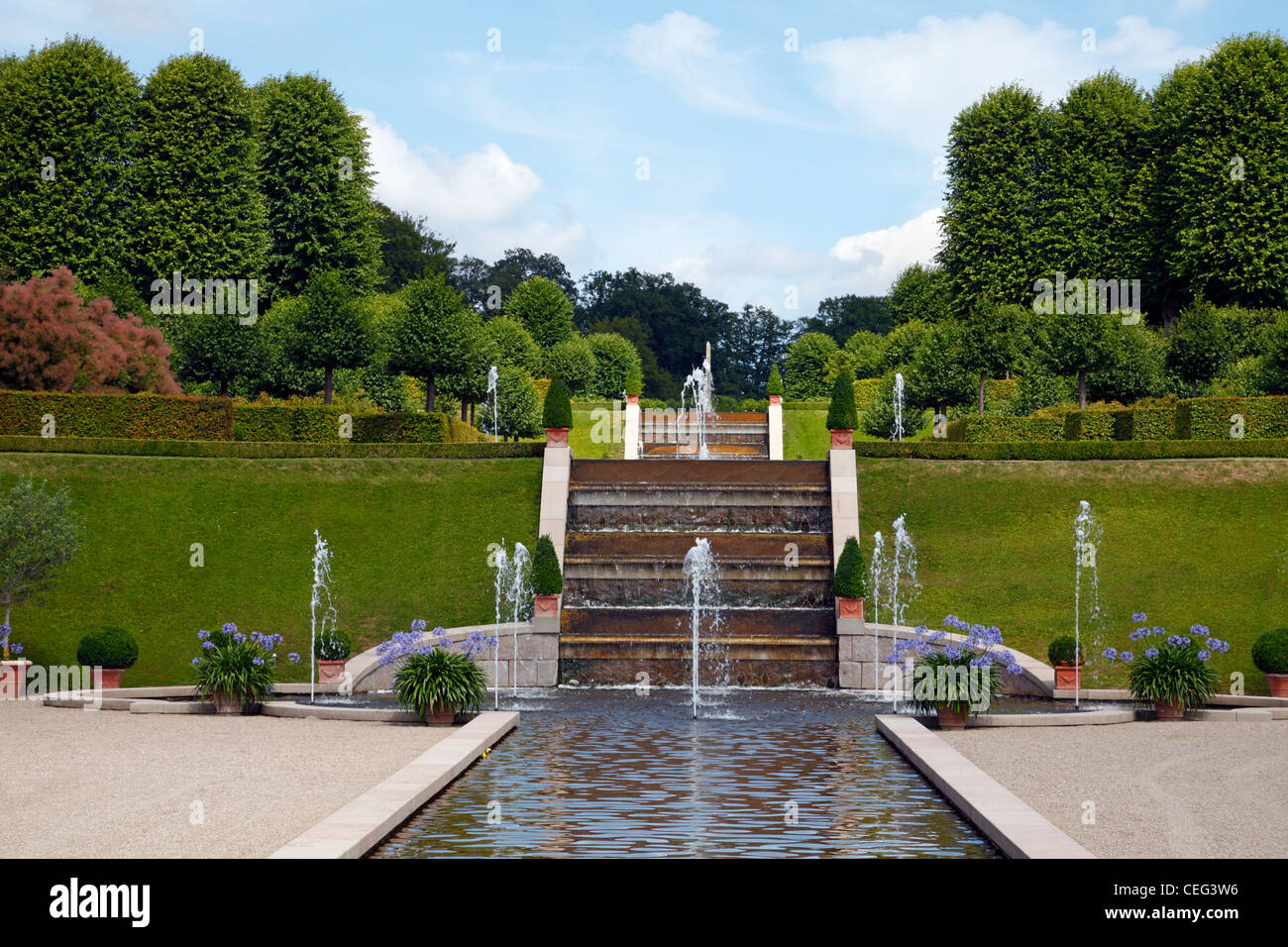 La cascade dans le jardin baroque au château de Frederiksborg à Hillerød, au nord du Sealand, au Danemark Banque D'Images