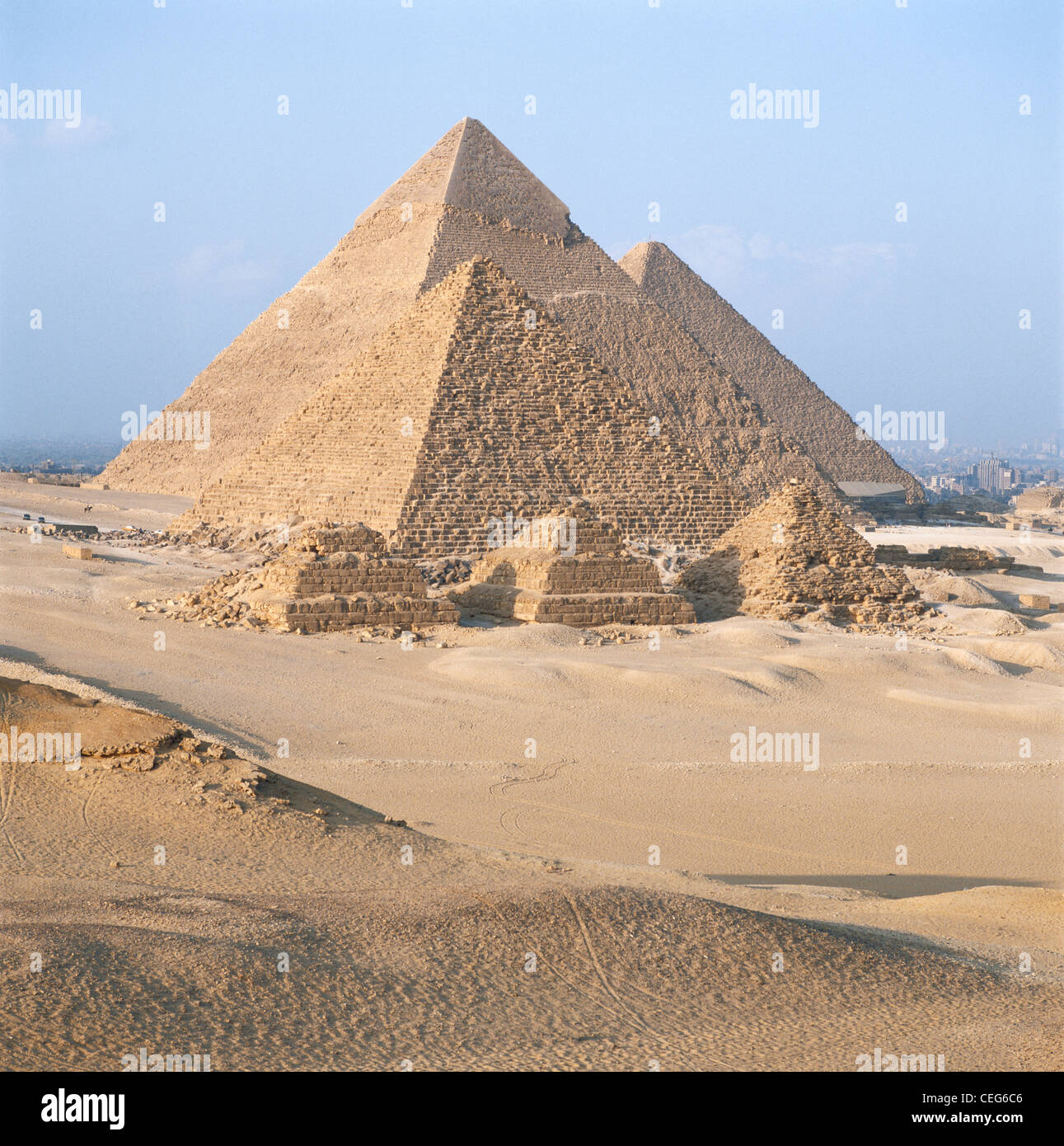 Les Pyramides de Gizeh Le Caire Egypte Afrique du Nord du Plateau Banque D'Images