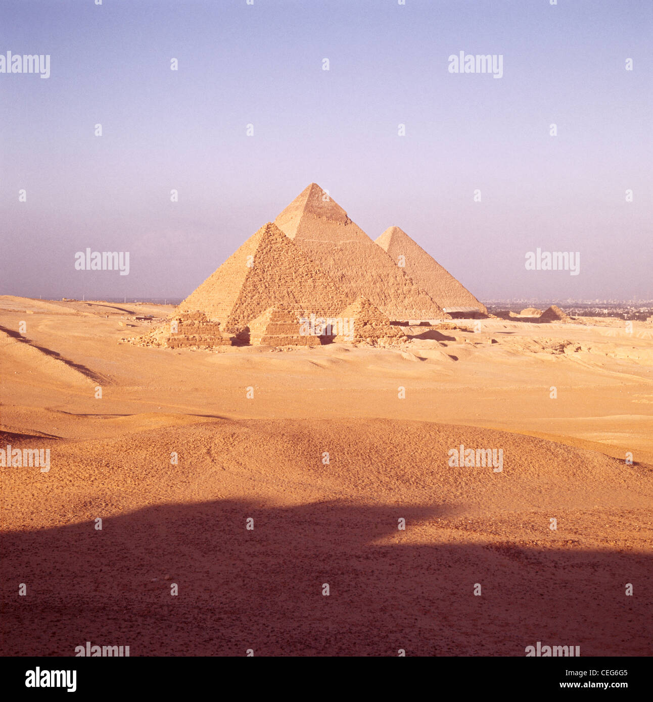 Pyramids, Giza Plateau, Le Caire, Égypte, Afrique du Nord Banque D'Images