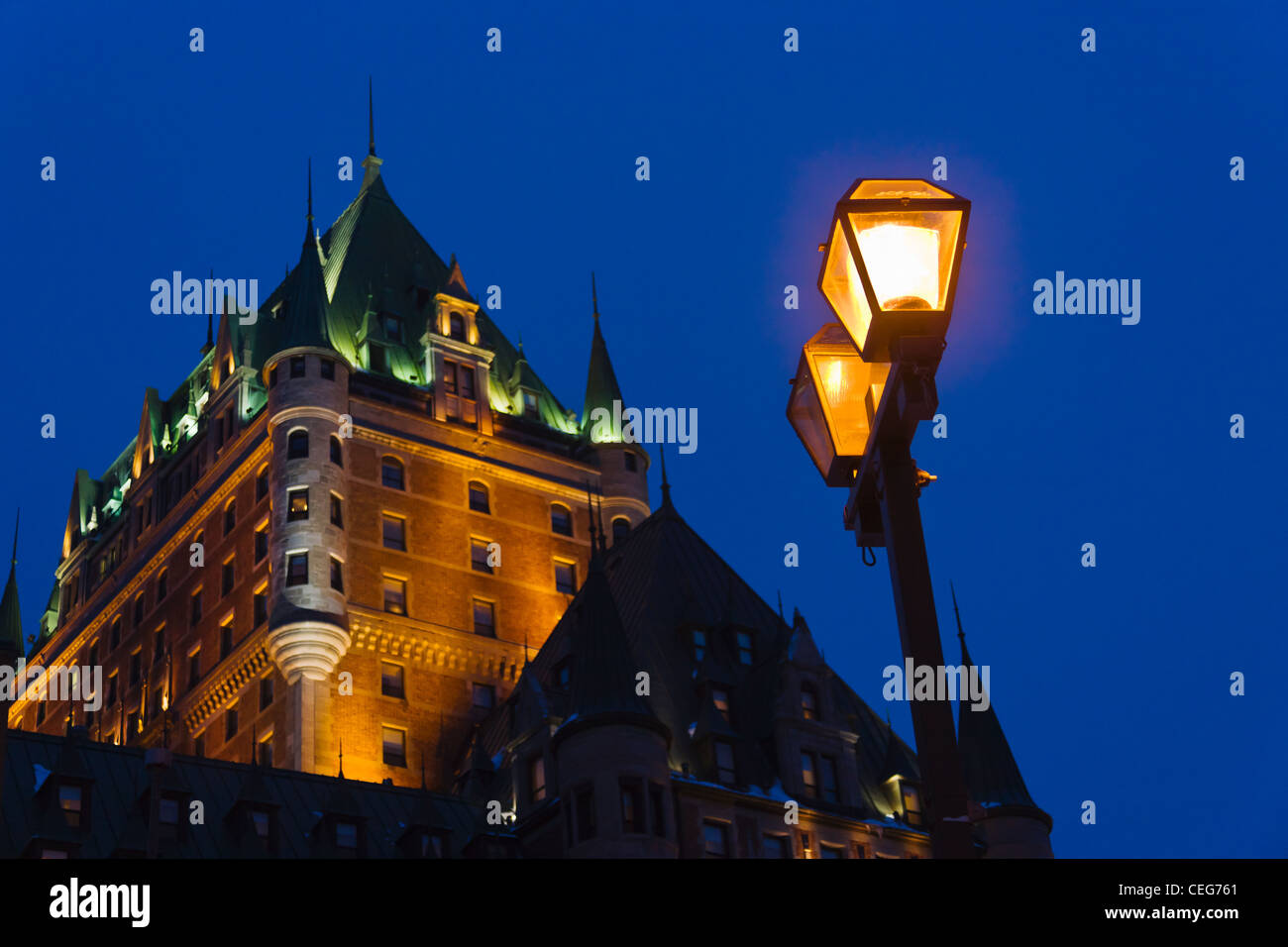 Vue de la nuit de l'hôtel Fairmont Le Chateau Frontenac, Ville de Québec (site du patrimoine mondial de l'UNESCO), Canada Banque D'Images