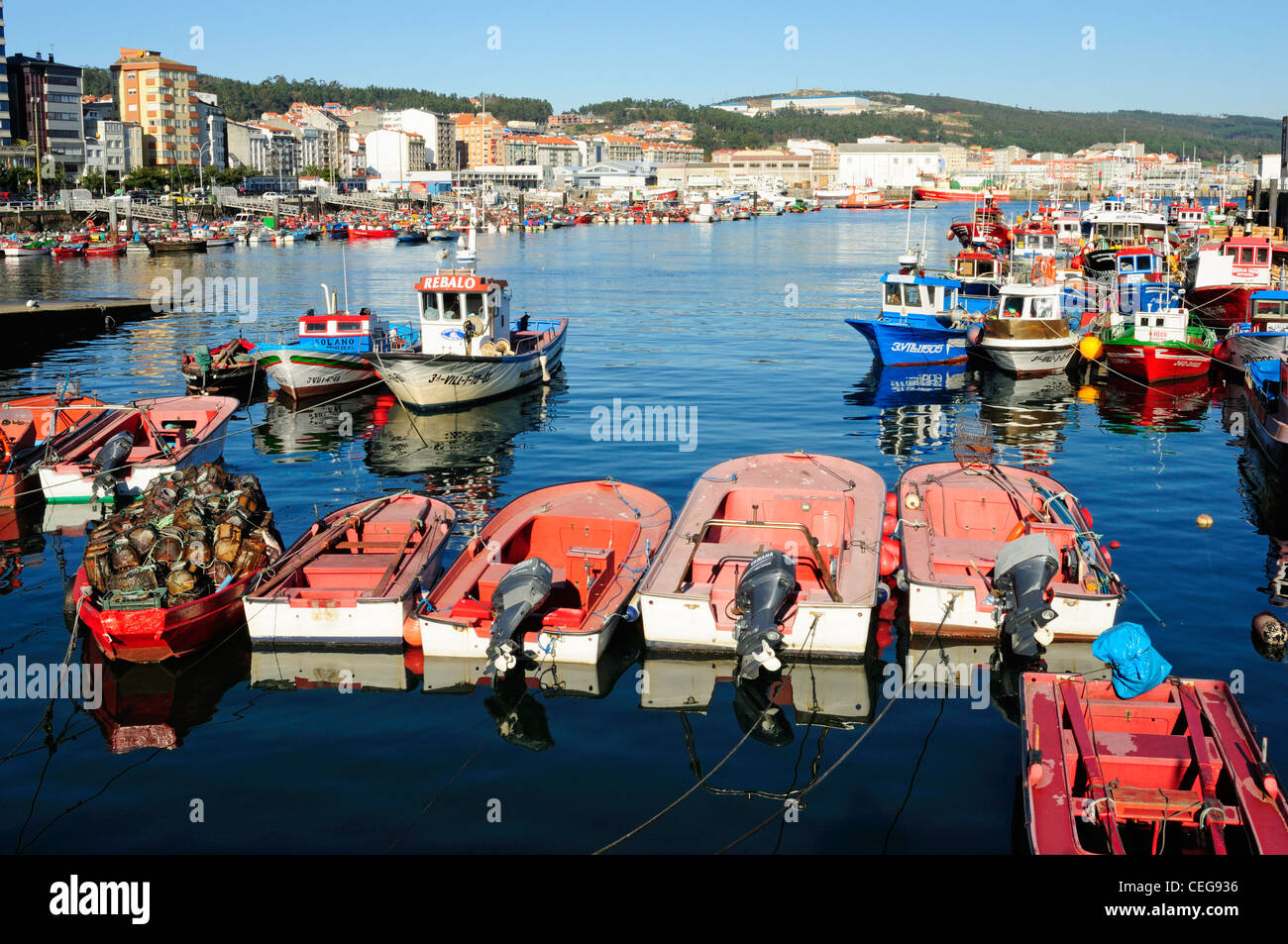 Les bateaux de pêche artisanale dans la région de Santa Uxia de Riveira, Galice, Espagne. Banque D'Images
