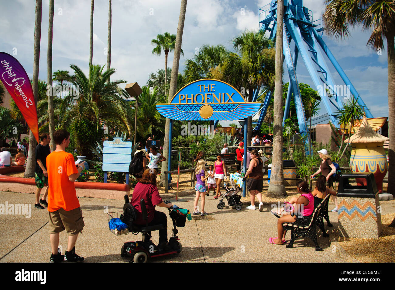 Busch Gardens Tampa Florida le bateau pirate de phoenix à sensations fortes Banque D'Images