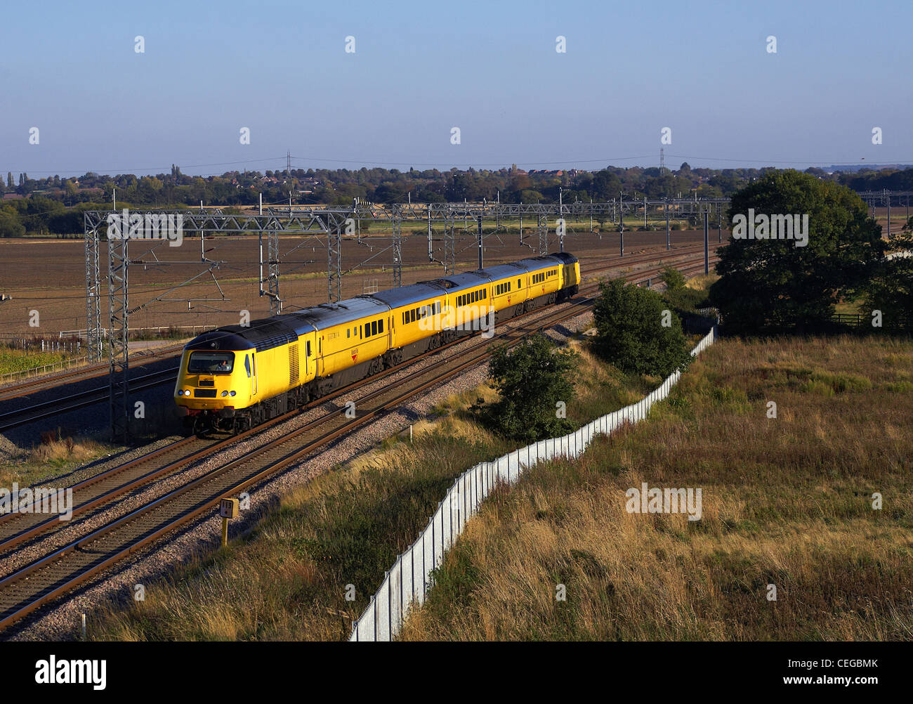 Rails réseau NMT nord grâce à des vitesses de hademore sur la ligne principale de la côte ouest le 28/09/11 Banque D'Images