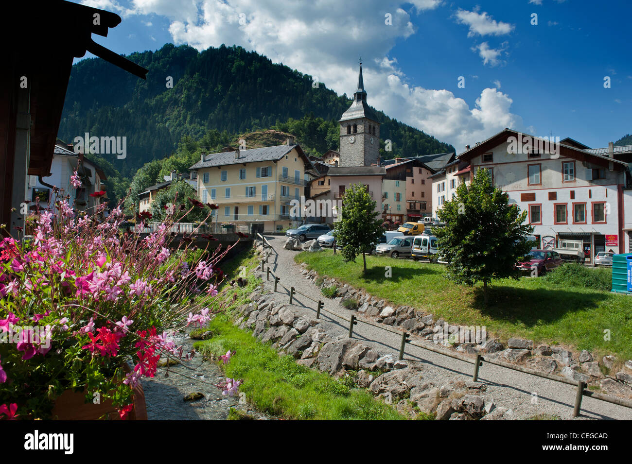 River Doron dans le village de Beaufort. Département Région Rhône-Alpes France Banque D'Images