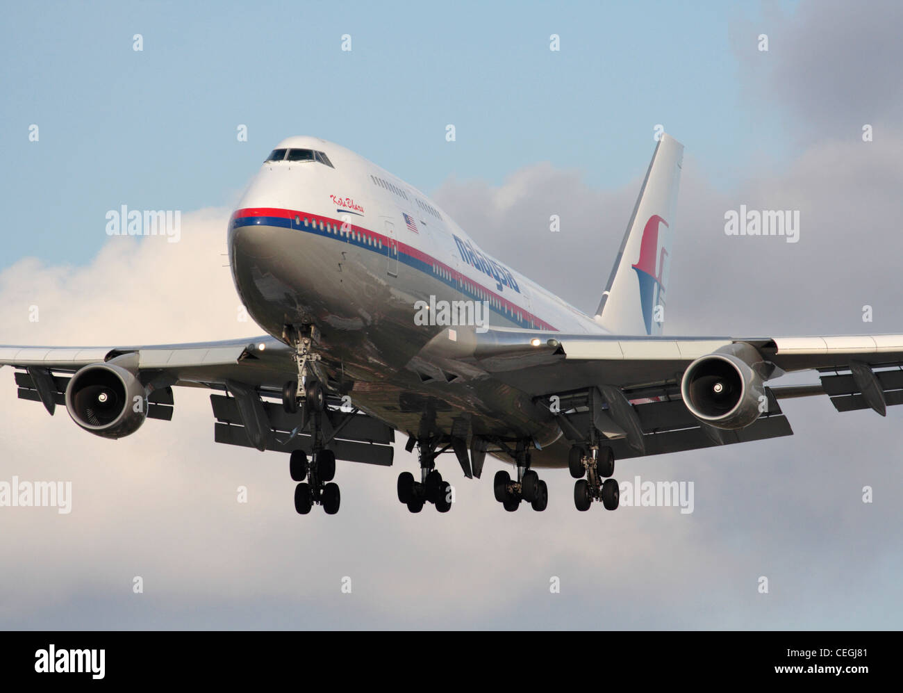 Malaysia Airlines Boeing 747-400 jumbo jet à l'arrivée. Close up Vue de face. Banque D'Images