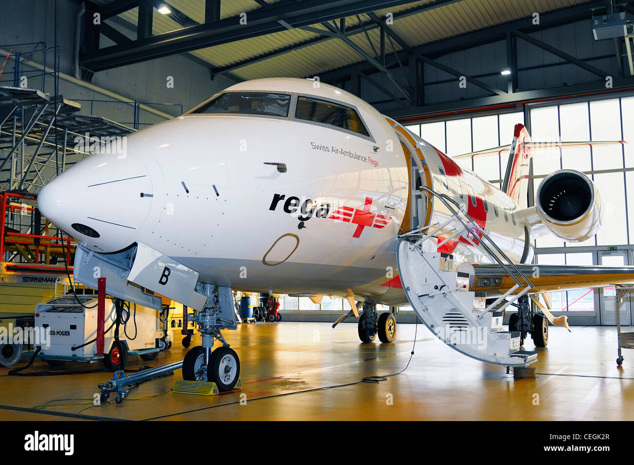 Bombardier Challenger CL-604 au siège de la REGA, Zuerich-Kloten, Zuerich, Suisse. Banque D'Images