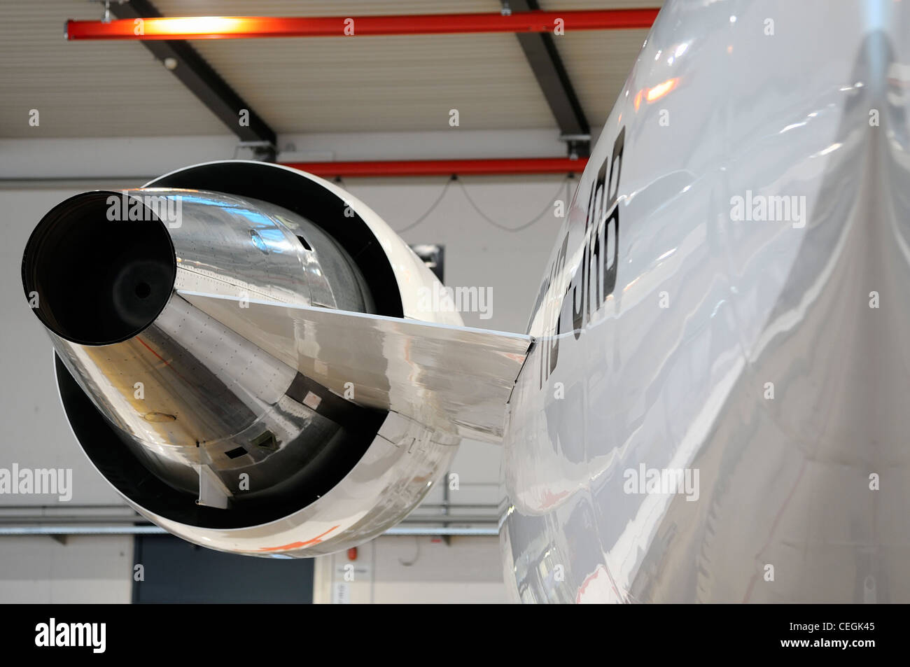 Moteur arrière gauche d'un Bombardier Challenger CL-604 au siège de la REGA, Zuerich-Kloten, Zuerich, Suisse. Banque D'Images