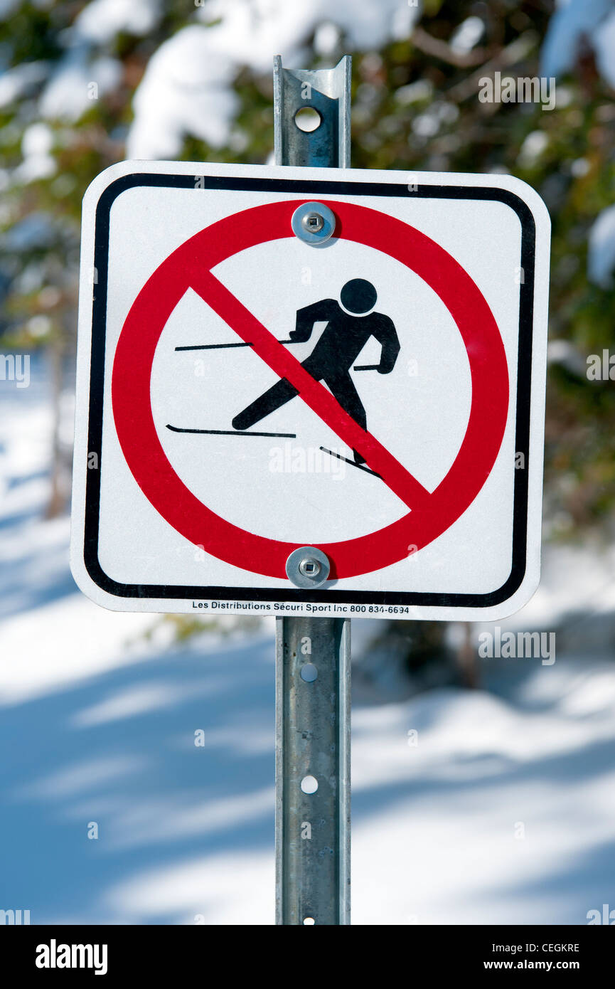Aucun signe de patinage sur une piste de ski de fond. Banque D'Images