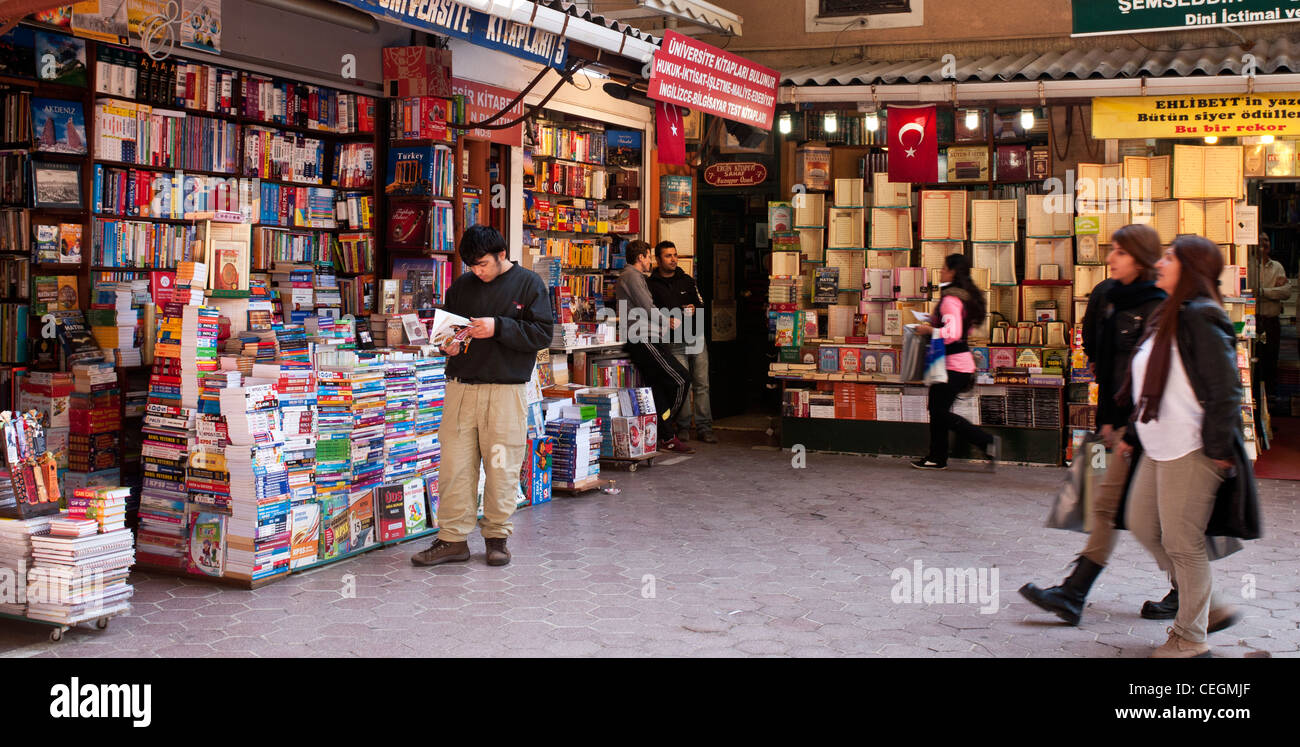 Sahaflar Carsisi, le livre ancien Bazar, Beyazit, Istanbul, Turquie Banque D'Images