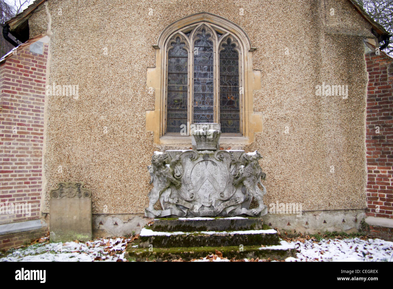 Armoiries du Comte de Berkeley, Saint Dunstan's église médiévale, Cranford Park, Cranford, Middlesex, Angleterre, dans la neige Banque D'Images