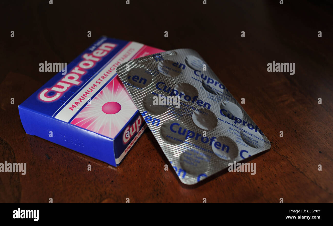 Cuprofen la force maximale ou l'ibuprofène comprimés antidouleur de conteneurs Banque D'Images