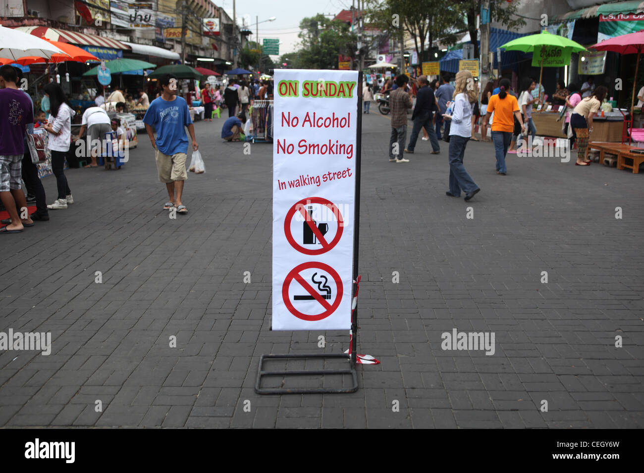 Aucun signe d'alcool au marché à Chiang Mai Banque D'Images