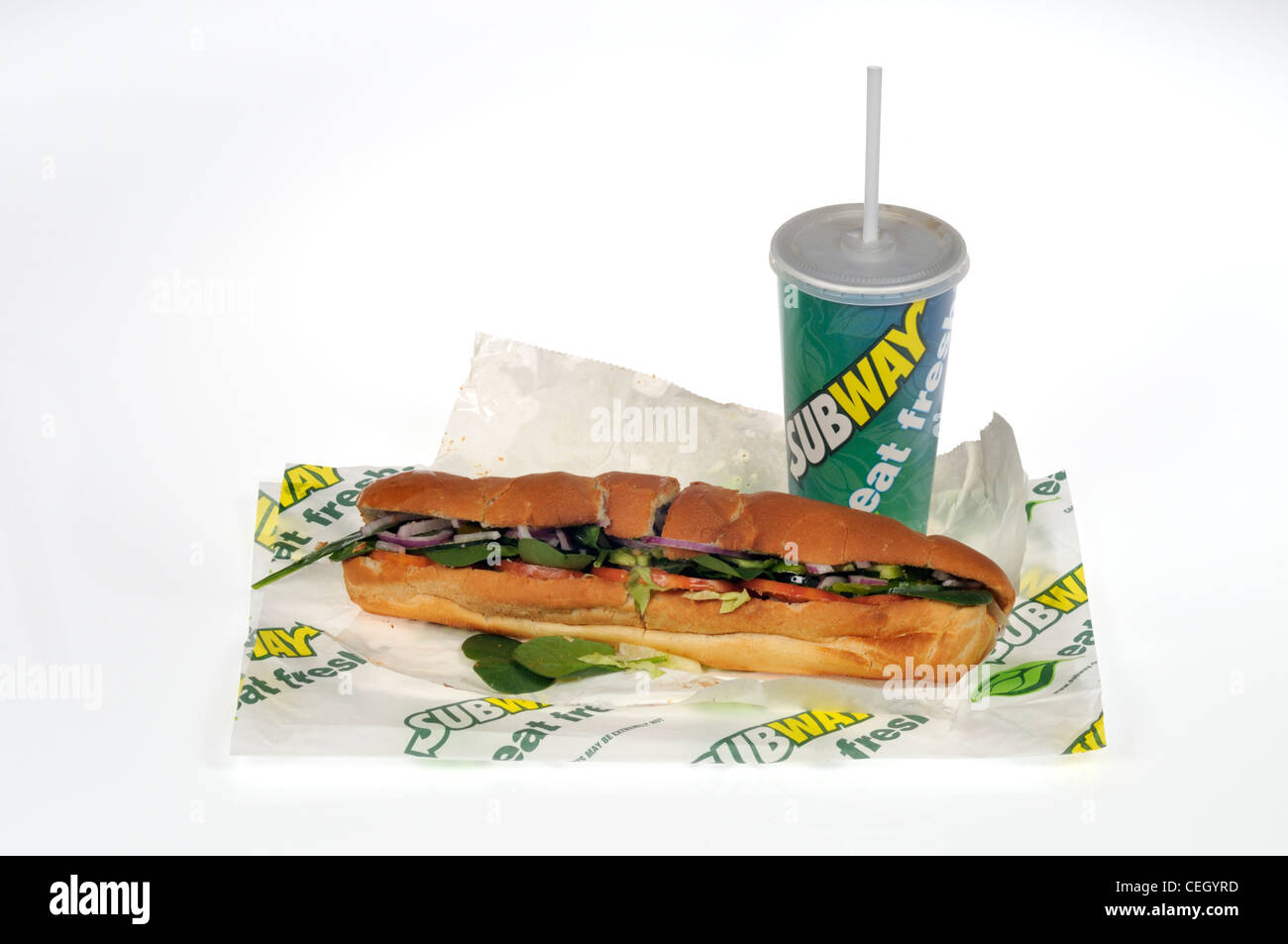 Subway sandwich sandwich veggie delite sous-marin sur l'emballage avec soda sur fond blanc dentelle USA. Banque D'Images