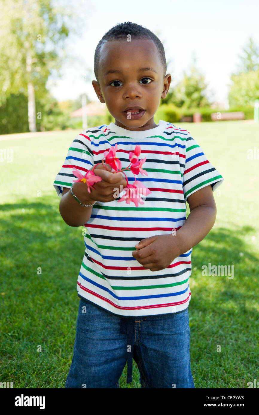 Cute little african american baby boy playing at park Banque D'Images