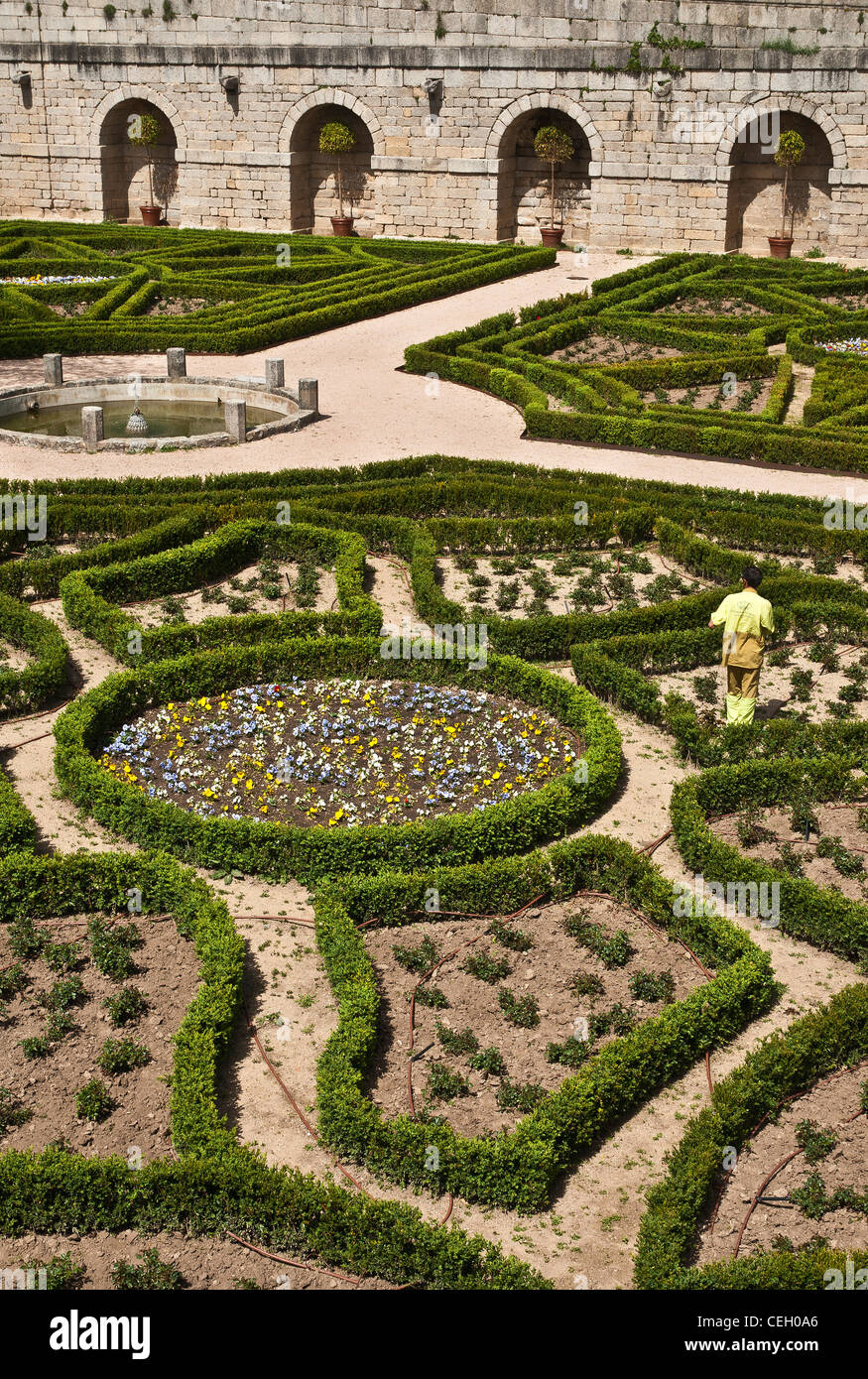 Jardins formels dans le monastère de San Lorenzo de El Escorial, Comunidad de Madrid, Espagne. Banque D'Images Jardins formels dans le monastère de San Lorenzo de El Escorial, Comunidad de Madrid, Espagne. Banque D'Images