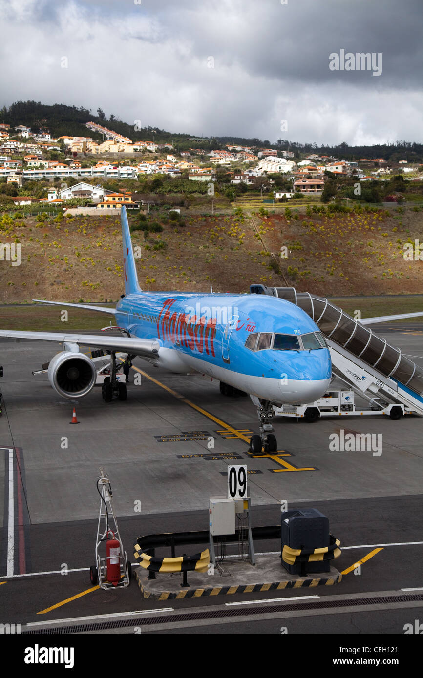 Thompson Livery Boeing 757 G 00BG à l'aéroport de Madère Photo Stock Alamy