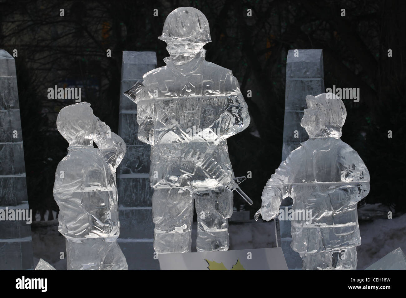 Sculpture de Glace de soldats sur le terrain Banque D'Images