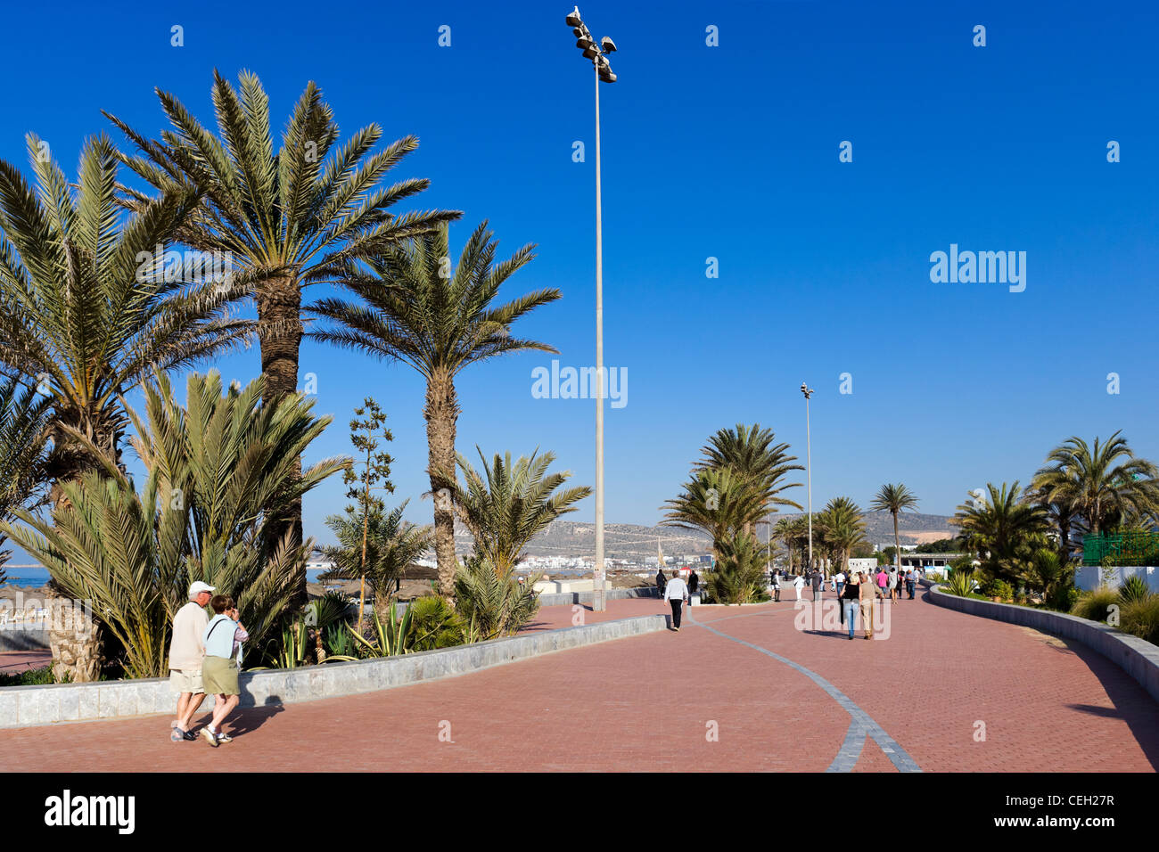 Promenade et plage, Agadir, Maroc, Afrique du Nord Banque D'Images