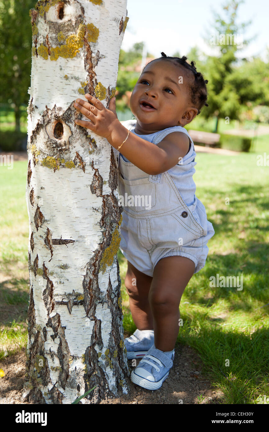 Cute african american baby boy at park Banque D'Images