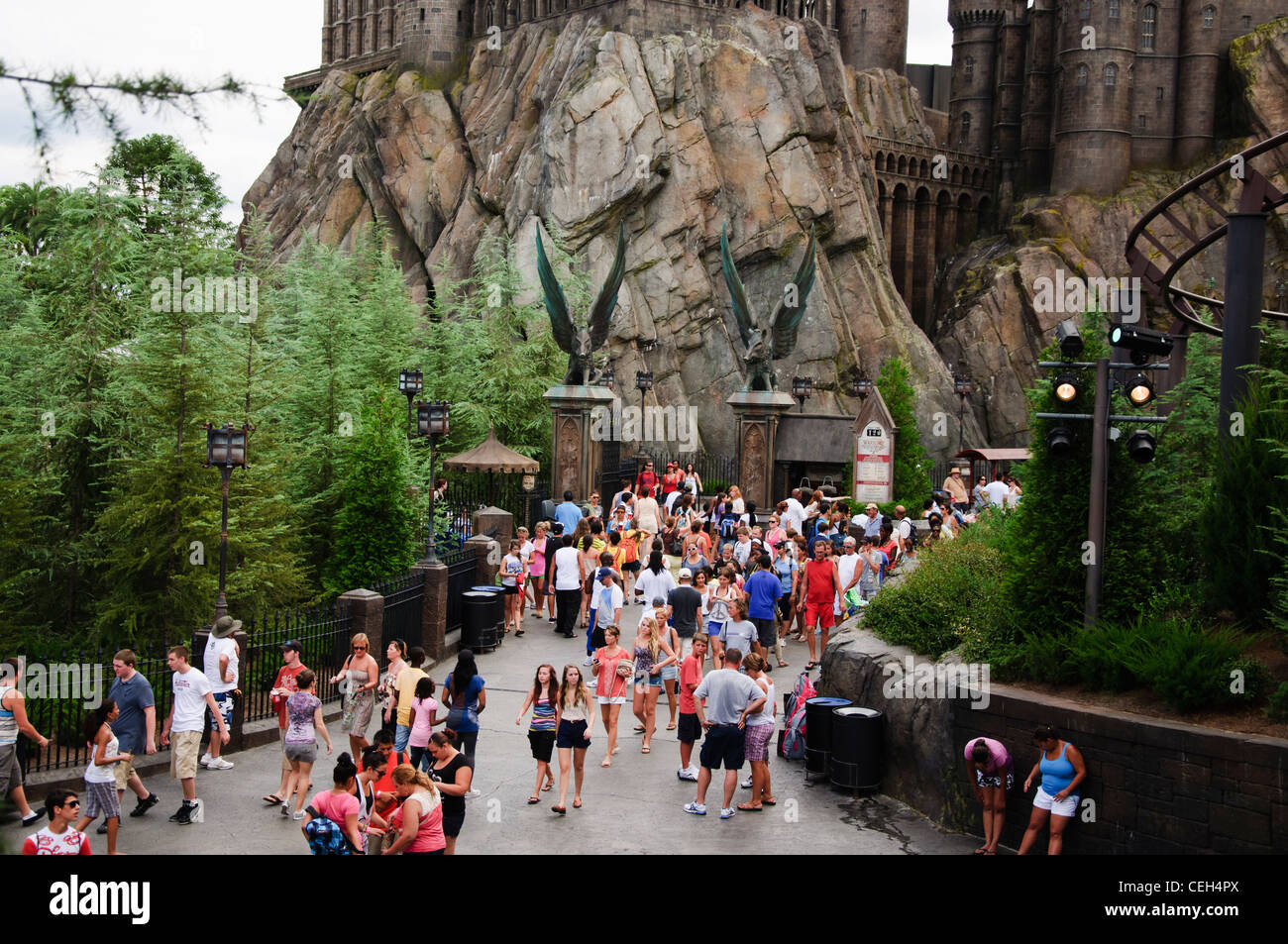 Divers bâtiments et environs autour le paysage du monde magique de Harry Potter Universal Studios Orlando Banque D'Images