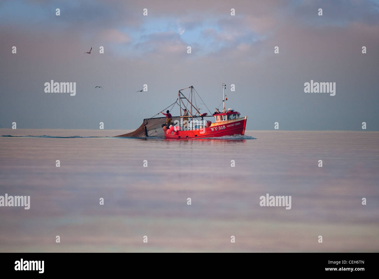 Un navire de pêche Holkham Norfolk Décembre soir Banque D'Images