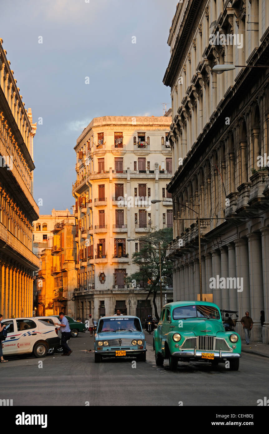 Coucher du soleil dans la vieille ville de La Havane, La Havane, capitale de La Havane, Cuba, Caraïbes Banque D'Images