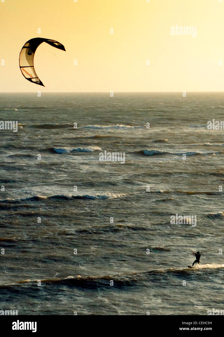 Le kite surf sur Compton Bay, Sandown, Isle of Wight Banque D'Images