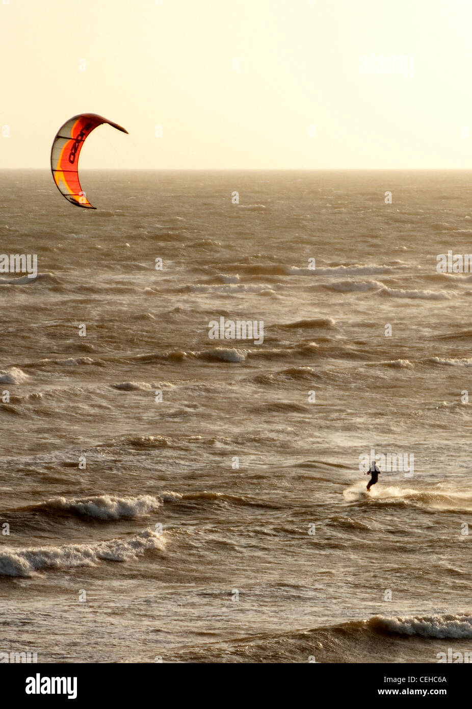 Sports extrêmes Kite-surf à l'île de Wight Sandown Banque D'Images