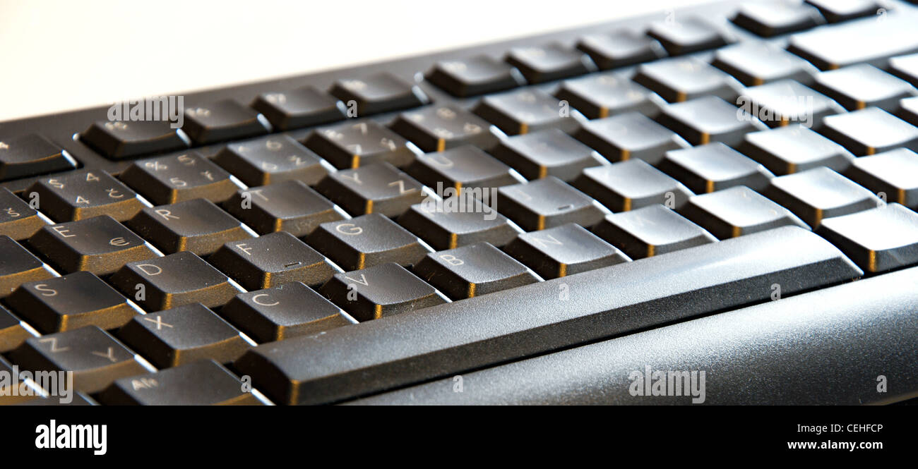 Détail de clavier noir avec des lettres blanches. Banque D'Images